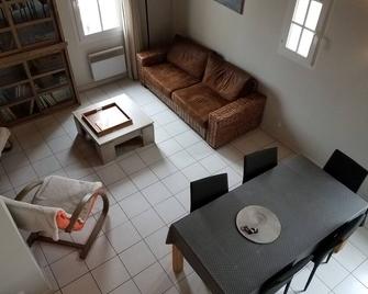 Holiday rental 5 people ideally located in St Martin de Ré - Saint-Martin-de-Ré - Wohnzimmer
