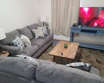 Chateau 16 - Hammond - Living room