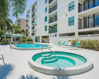 Free Perks Included!! Quiet Waters C1 - Intercoastal View Condo! - Indian Shores - Pool