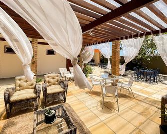 Pousada das Flores - לואיס קוריה - פטיו