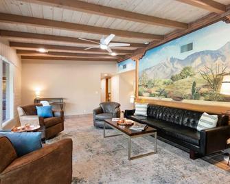 @TucsonMuralHouse w/pool & hot tub on golf course - Oro Valley - Obývací pokoj