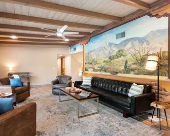 @TucsonMuralHouse w/pool & hot tub on golf course - Oro Valley - Soggiorno