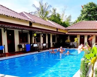 Makara Bungalows - Krong Preah Sihanouk - Pool