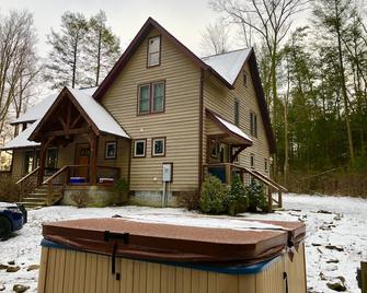 Luxury Mountain Cabin on Gauley Canyon - Near New River Gorge - Hico - Building