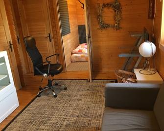 Le Chicalon Chalet Climatisé T3 Campagne Nature Chevaux Sainte Victoire - Aix-en-Provence - Living room
