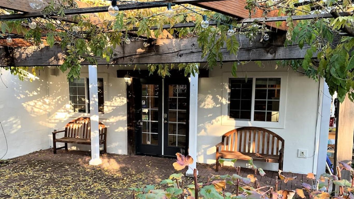 Rubyjune Inn