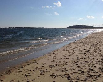 5 Star Accomodations - Less than a mile to Monument Beach - Bourne - Beach