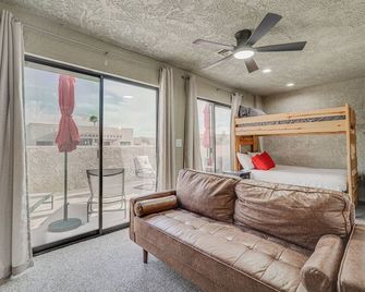 1 Mi to Boat Ramp: Lake Havasu City Condo w/ Patio - Lake Havasu City