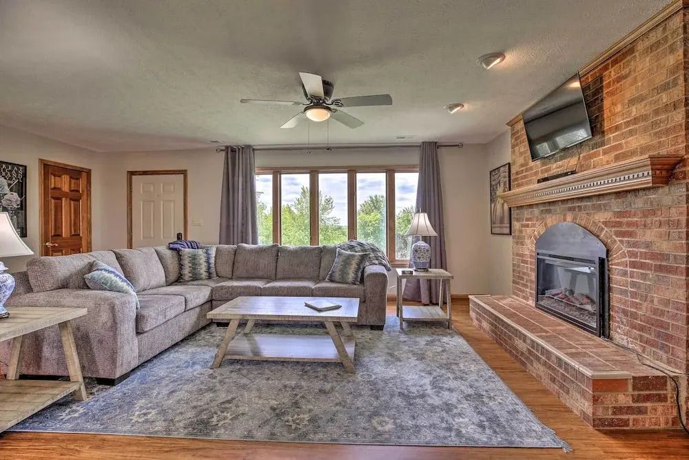 'blue Moon Cottage' w/ Amazing Views of 5 Counties - Danville - Huiskamer