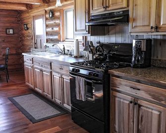 Cabins At Hay Creek Beautiful Log Cabin Stunning Views Glacier National Park - Polebridge - Kuchnia