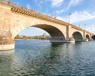 Super 8 by Wyndham Lake Havasu City - Lake Havasu City