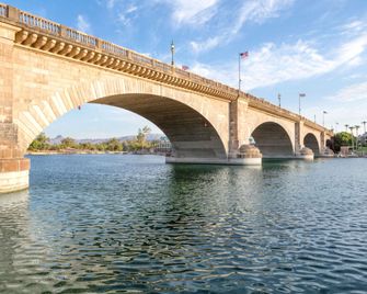 Super 8 by Wyndham Lake Havasu City - Lake Havasu City