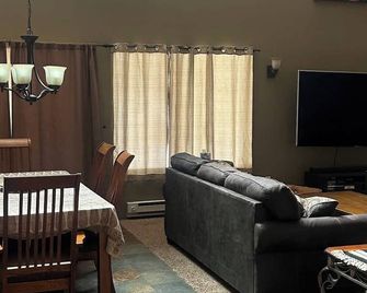 Whispering Pines Cabin With Private Hot Tub - McCall - Sala de estar