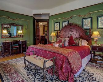 Schuster Mansion Bed & Breakfast - Milwaukee