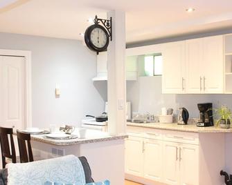 2-Bedroom basement suite with a separate entrance. - Abbotsford - Kitchen