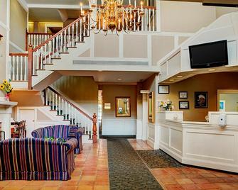 Loyalist Country Inn & Conference Centre - Summerside - Reception