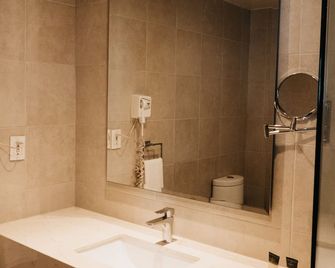 Hotel Crown Victoria - Santiago de Querétaro - Baño