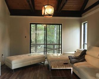 Fairytale home w/ Game Rooms, Views - Basye - Habitación