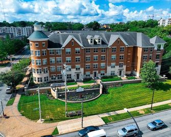 Landing Apartments Cincinnati - Cincinnati - Building