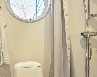 4 person holiday home in Grisslehamn - Grisslehamn - Baño