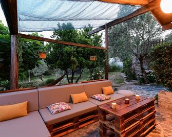 VN Nature Houses, a place to be, a place to live in the nature. - Ferraria de São João - Patio