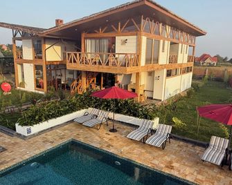 Moyoni Africa Lodge and Tours - Arusha - Piscina