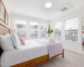 Be a Nomad - Ocean Breeze - Steps from Beach - Jacksonville Beach - Bedroom