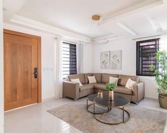 Lujo en el Centro de Bonao Piscina Privada King Bed - Bonao - Comedor