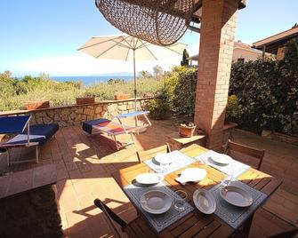 Casa Margot (Relax With Vista), Independent, 300mt From The Sea And The Beach - Giglio Castello - Balcone