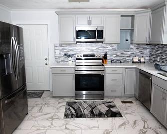 Nice peaceful and spacious home. - Clanton