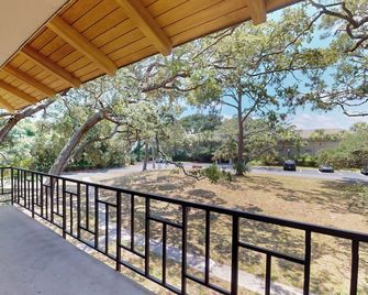 Atlantic Breeze #7 2 Bedrooms, 1 Bathroom - Jekyll Island - Balcón