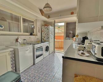 Super panoramic apartment with large terrace in medieval Gaeta. - Gaeta - Kitchen