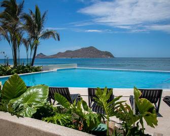 Viaggio Resort Mazatlán - 馬薩特蘭 - 游泳池