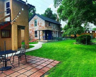 Sunny Southwest Casita - Raton - Innenhof