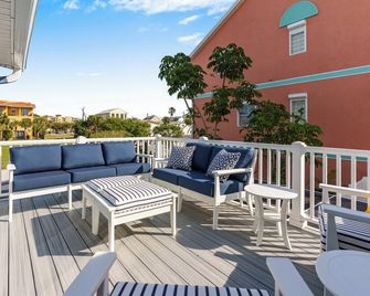 8156 Ridgewood Ave - Cabo Cañaveral - Balcón