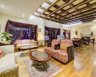 Ahr Rock Manali A Boutique Hotel And Spa - Manali - Living room