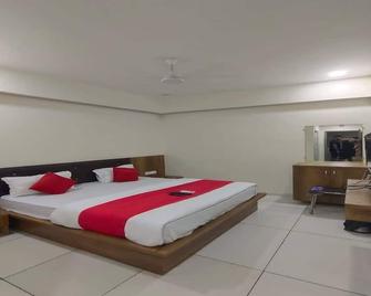 Hotel Arsh Inn - Limbdi - Habitación