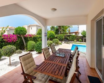 Villa Alysia by Ezoria Villas - Coral Bay - Balkon