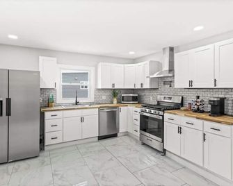 Peaceful East Side Retreat - إيست روتشستر - مطبخ