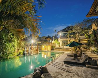 Alam Puri Art Museum and Villas - דנפסאר - בריכה