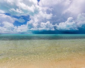 Beachfront resort perfect for Corporate outing, Wedding Party, Family reunion - Providenciales - Strand