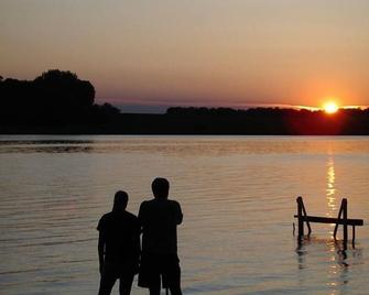 Lakeside Villa with amazing sunsets -ask about monthly winter rental rates. - Glenwood - Пляж