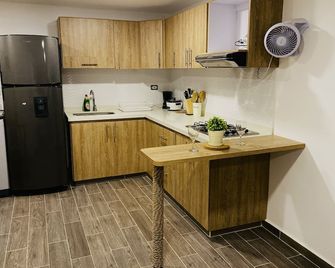 Centrally located 2 bedroom apartment - Pereira - Kitchen