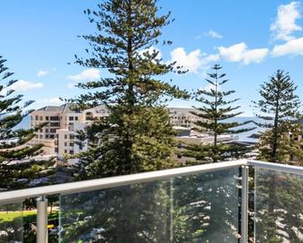 Belle Escapes - Aquarius on Colley Terrace - Glenelg - Pool