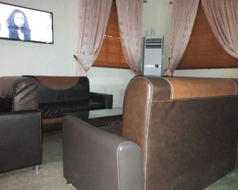 Dionzec Hotel & Suites - Amuwo-Odofin - Lounge