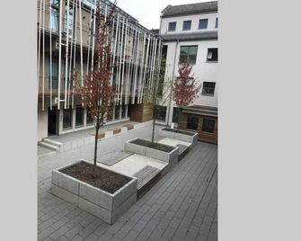 Central, Modern, mit großem Balkon Checkin123 - Βιζμπάντεν