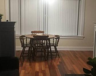 2 bedroom suite - Schenectady - Dining room