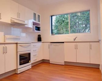 Sapphire Cottage - Glen Innes - Küche