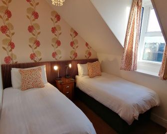 Langdon Villa Guest House - Tenby - Yatak Odası