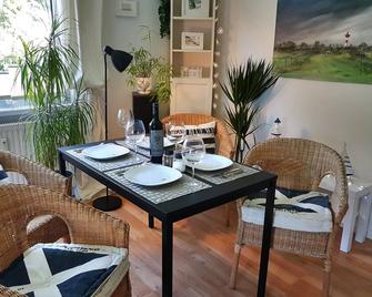 Charming Apartment For Up To 5 Guests - Hagen im Bremischen - Patio